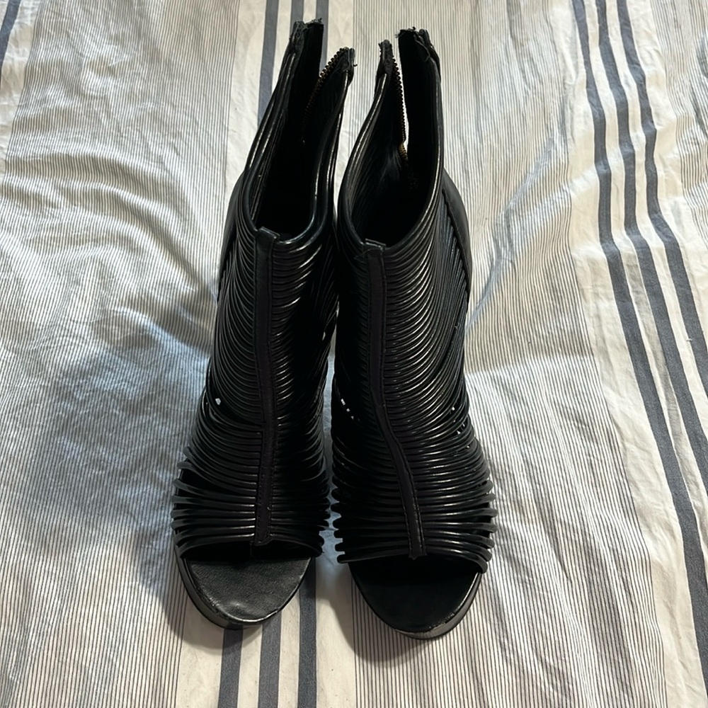 Black Steve Madden heels, gently used